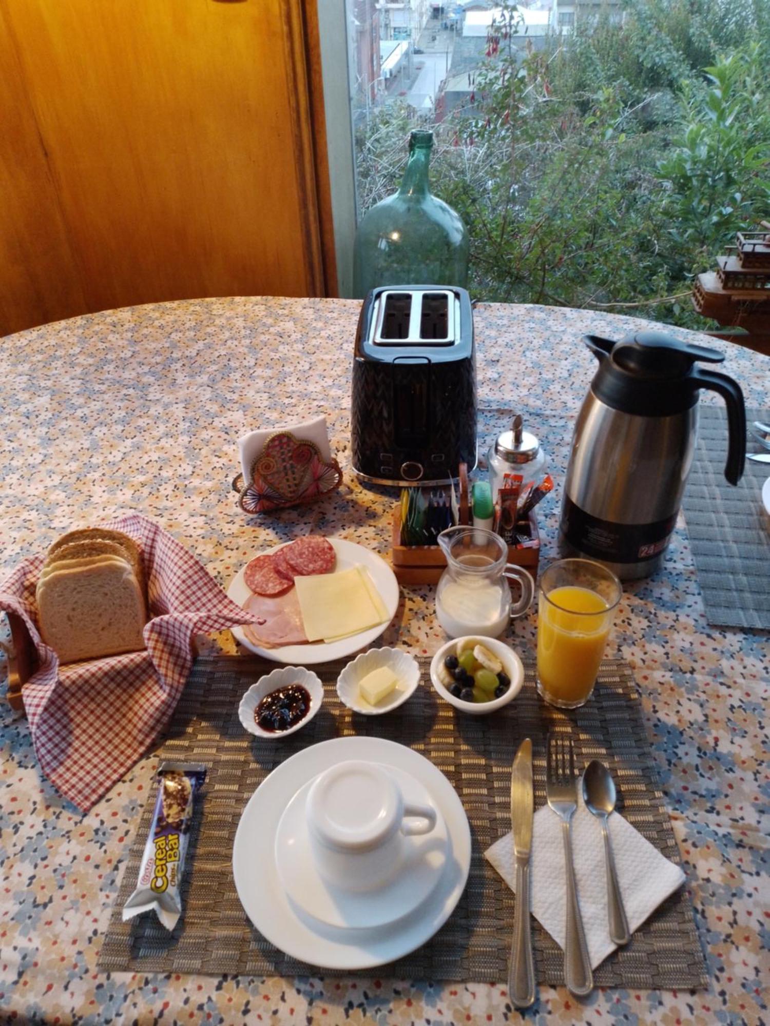 Portal Austral Bed & Breakfast Пуерто Монт Екстериор снимка