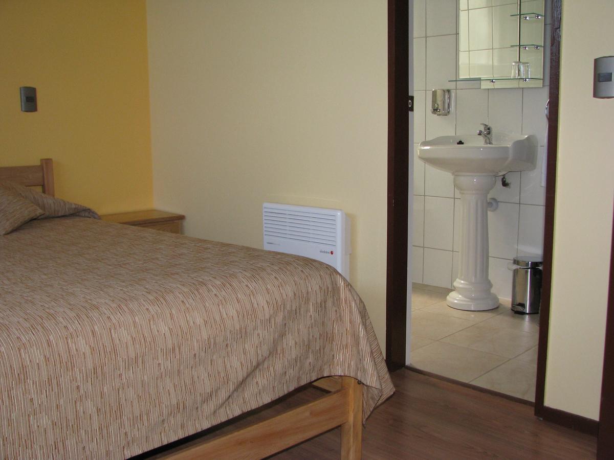 Portal Austral Bed & Breakfast Пуерто Монт Екстериор снимка